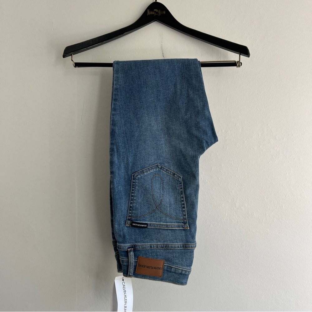Calvin Klein High Rise Straight Denim Jeans Medium Wash Raw Hem Women’s Size 28